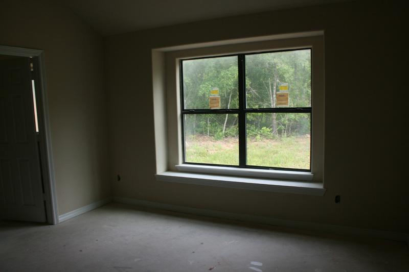 bedroom-master-outlet-window