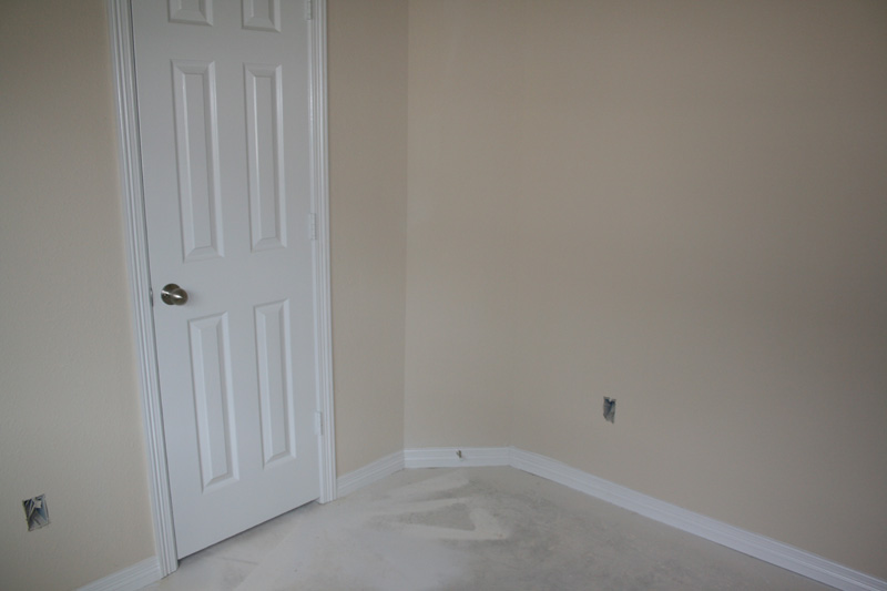 bedroom-middle-outlets